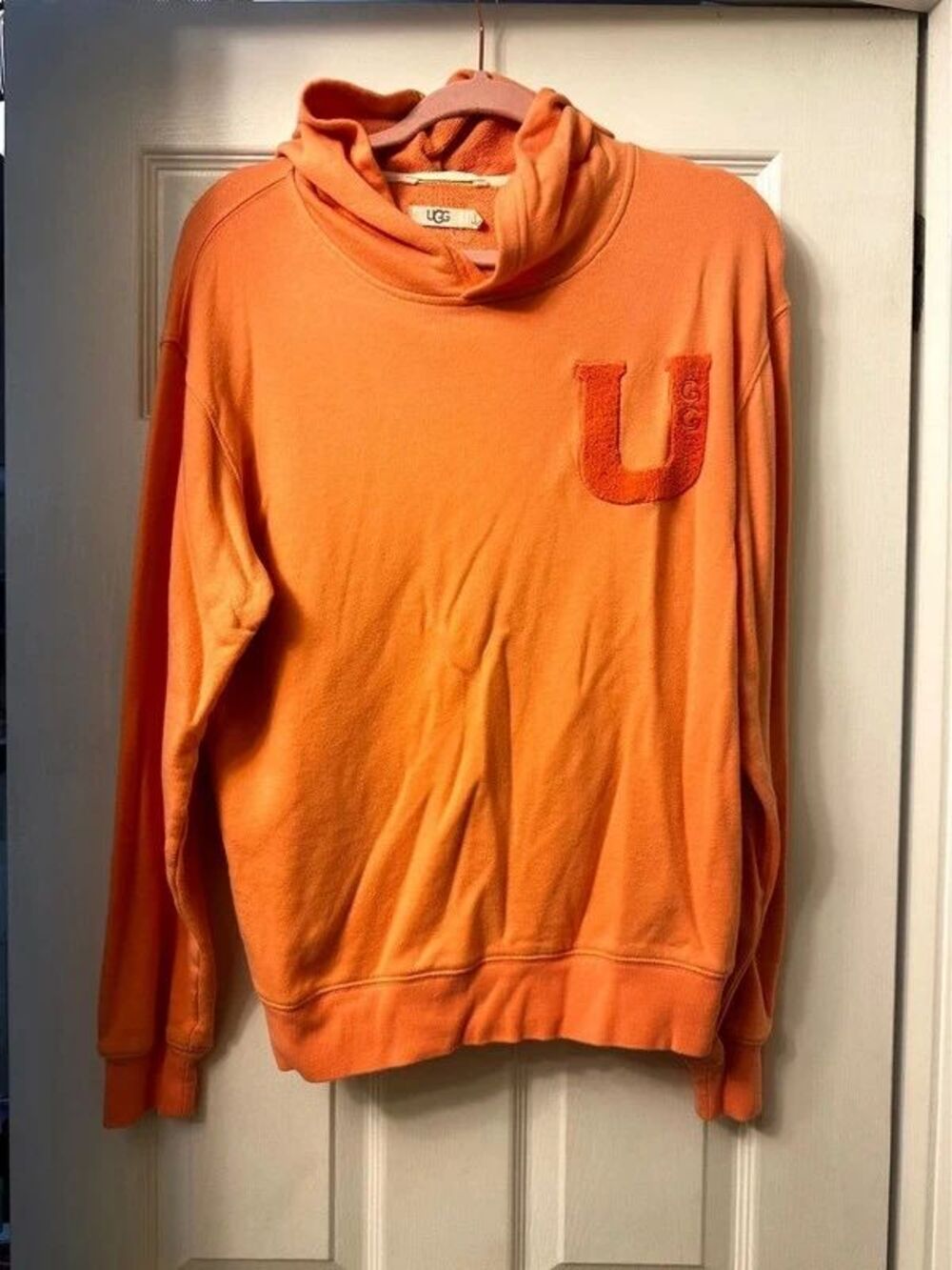 Sz. M Ugg Varsity Patch Hooded Sweatshirt